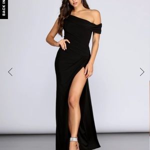 Windsor store off shoulder kaleigh black dress.